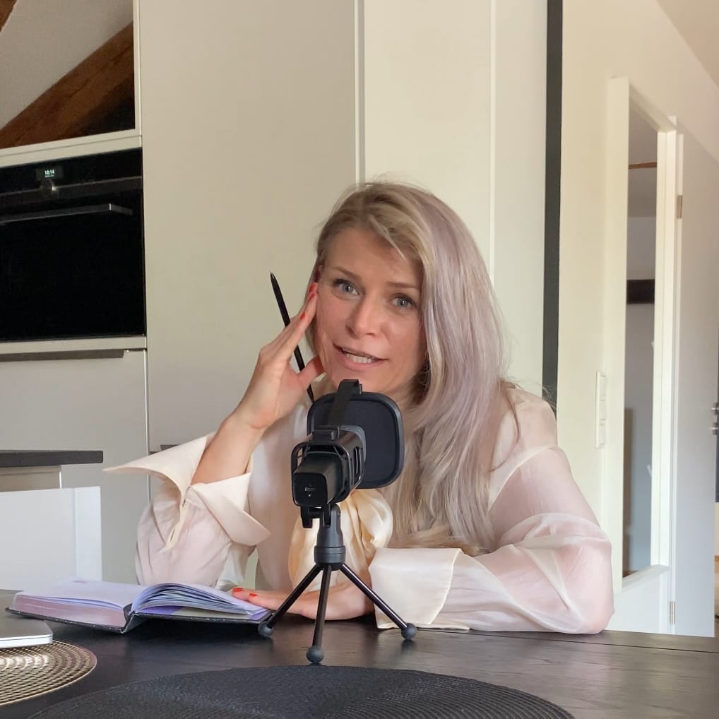 Zuni Kubera, Markenentwicklerin